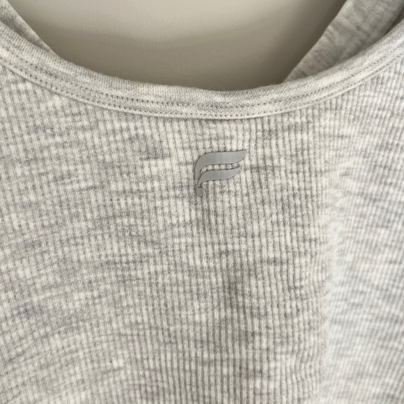 EUC Fabletics Cloud Seamless V-Neck Crop - Soft Grey Heather - Picture 5 of 7